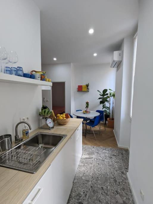 T2 Cosy Avec Terrasse Et Parking Apartment Marseille Exterior photo